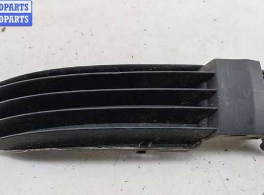 купить Решётка (заглушка) в бампер на Volkswagen Passat B5+ (GP)