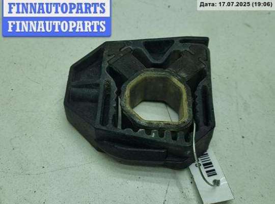 купить Кронштейн крепления на Volkswagen Passat B5