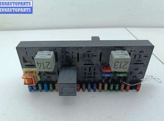 купить Блок предохранителей на Audi 80 B4 (1991-1996)