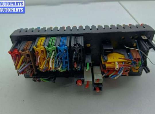 купить Блок предохранителей на Audi 80 B4 (1991-1996)