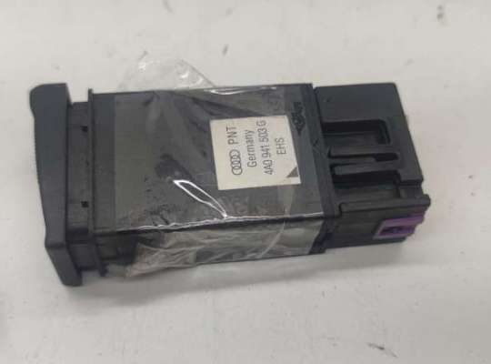 купить Кнопка обогрева заднего стекла на Audi A6 C4 (1994-1997)