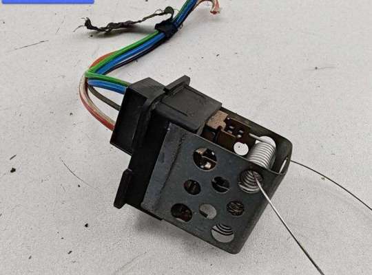 Купить Сопротивление отопителя на Opel Astra G (1998-2004) Сопротивление отопителя OP2290962 на Opel Astra G (1998-2004)