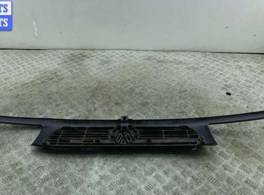 купить Решетка радиатора на Volkswagen Passat B4