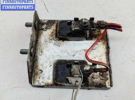 Блок управления вентилятором радиатора AU1725406 на Audi A6 C5 (1997-2005)