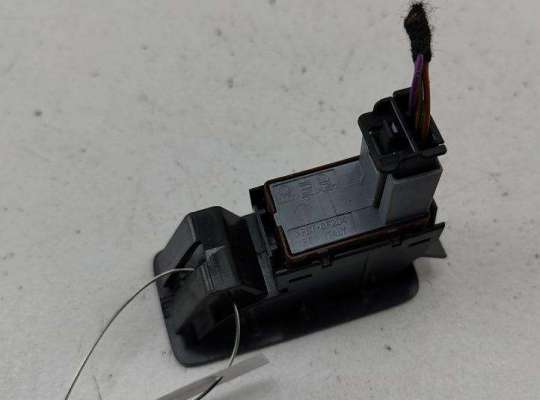 купить Кнопка открывания лючка топливного бака на Volkswagen Touran