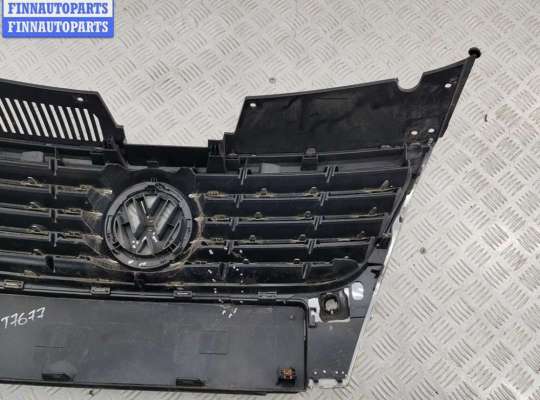 купить Решетка радиатора на Volkswagen Passat B6