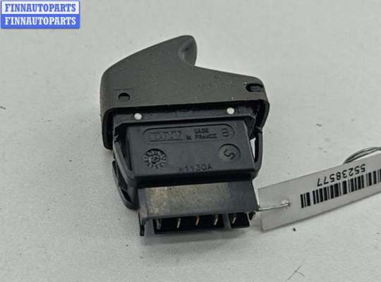 купить Кнопка стеклоподъемника заднего правого на Renault Scenic I (1996-2003)