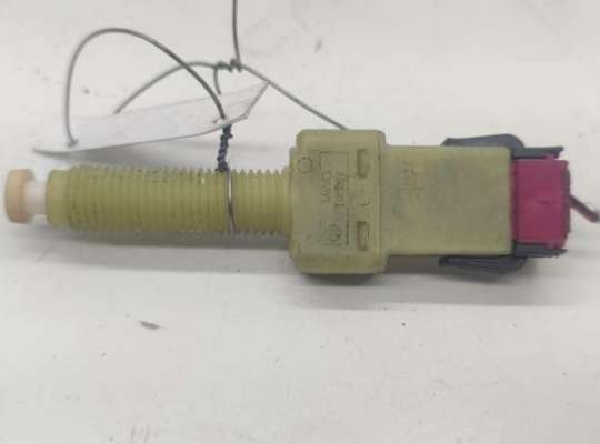 купить Датчик (включатель) стоп-сигнала на Audi A6 C5 (1997-2005)