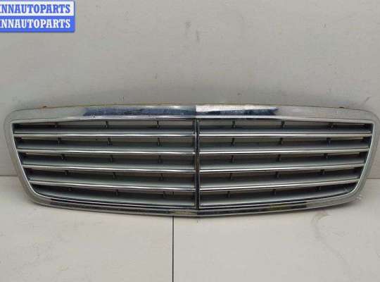 Решетка радиатора MB1581729 на Mercedes C-Class W203 (2000-2006)