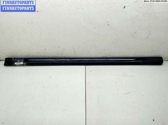 Молдинг двери передней правой VG2230310 на Volkswagen Golf-3