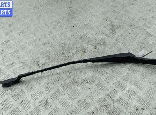 купить Щеткодержатель (поводок стеклоочистителя) передний на Peugeot 308 T7 (2007-2013)
