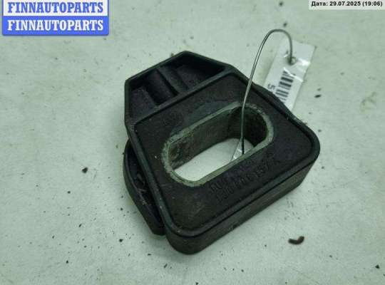Кронштейн радиатора VG2399311 на Volkswagen Bora