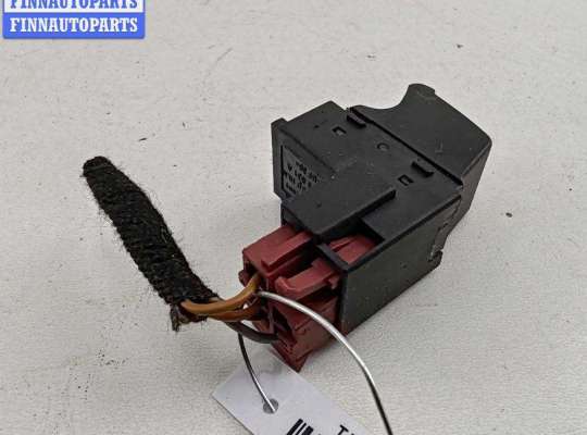 купить Кнопка открывания багажника на Volkswagen Passat B5+ (GP)