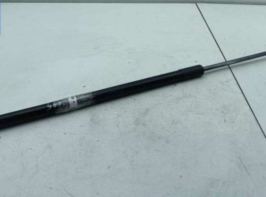 Амортизатор капота на Opel Insignia