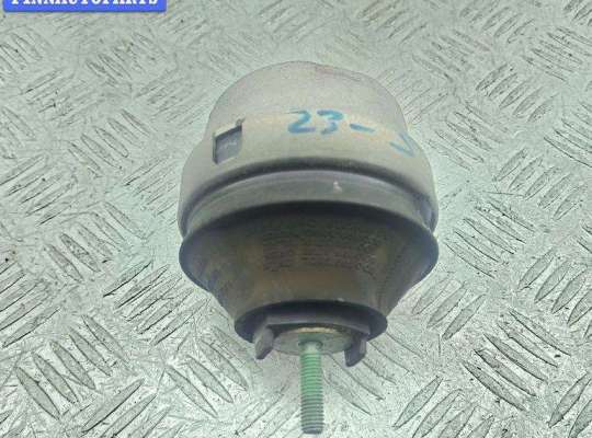 Подушка крепления двигателя VG2680107 на Volkswagen Passat B5