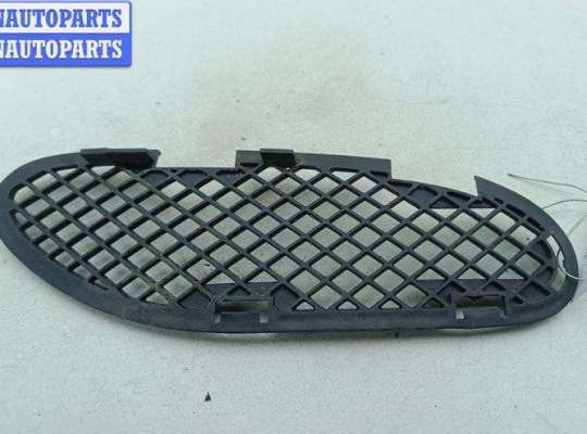 купить Решётка (заглушка) в бампер на Mercedes C-Class W202 (1993-2000)
