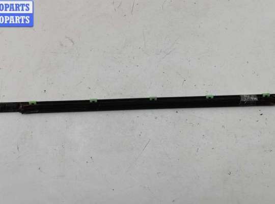 купить Молдинг стекла двери передней правой наружный на Kia Sorento (2002-2009)