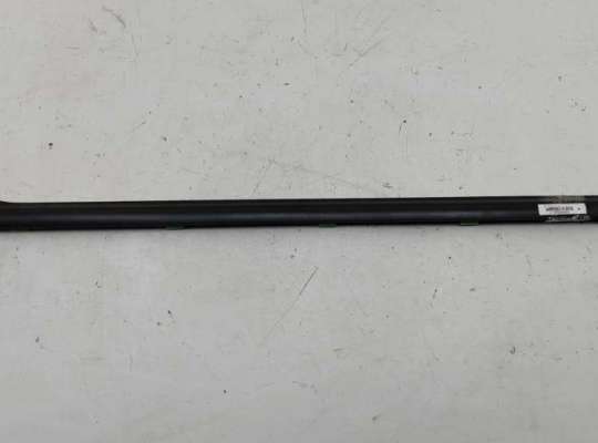 купить Молдинг стекла двери передней правой наружный на Kia Sorento (2002-2009)