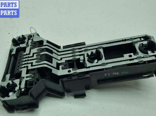 купить Плата фонаря заднего правого на Volkswagen Passat B5