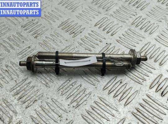 Болт крепления SK498038 на Skoda Octavia mk2 (A5 1Z) 2004-2013