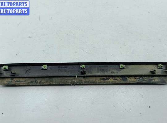 купить Молдинг двери задней правой на Volkswagen Passat B5