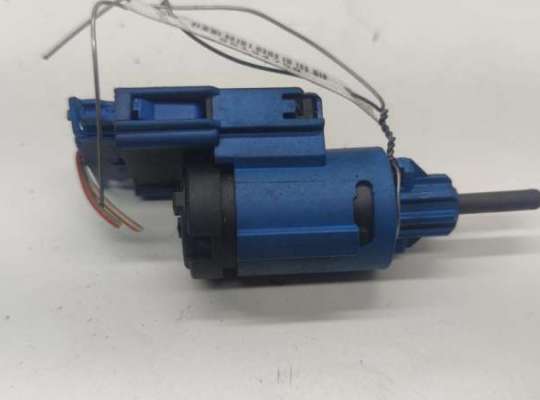 купить Датчик (включатель) стоп-сигнала на Audi A6 C5 (1997-2005)