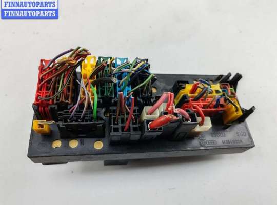 купить Блок предохранителей на Audi 100 C3 (1982-1991)