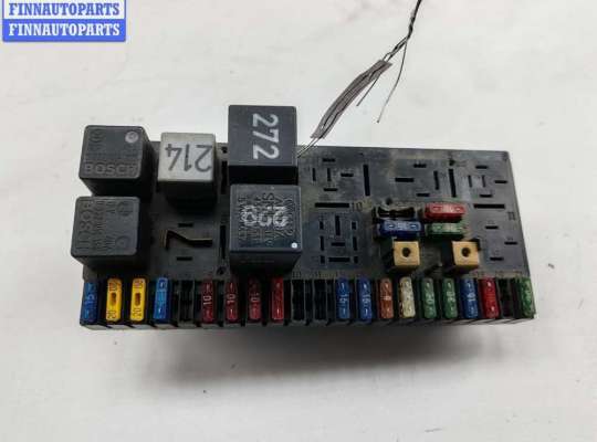 Блок предохранителей AU1694568 на Audi 100 C3 (1982-1991)