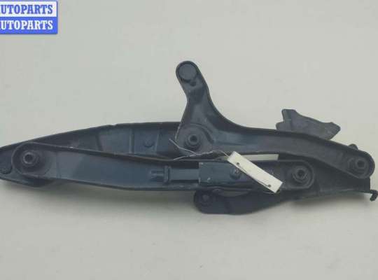 Купить Петля капота левая на Mercedes C-Class W202 (1993-2000) Петля капота левая MB1731077 на Mercedes C-Class W202 (1993-2000)