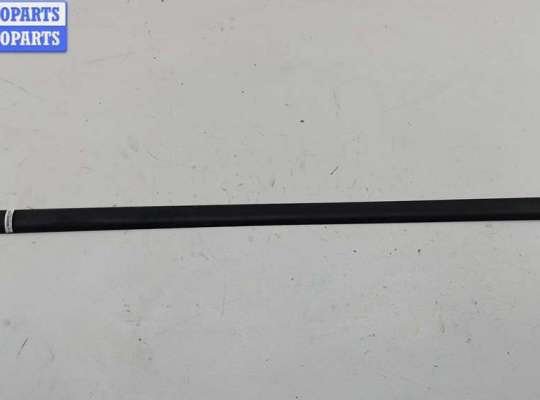 купить Молдинг двери передней правой на Volkswagen Passat B5+ (GP)