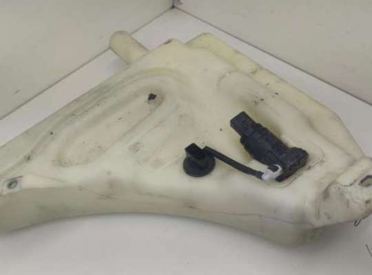 Бачок омывателя на Audi Q7 (4L)