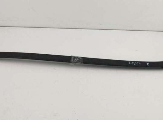 Молдинг лобового стекла OP2422545 на Opel Astra J (2009-2015)
