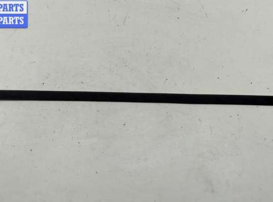 купить Молдинг двери передней правой на Volkswagen Golf-4