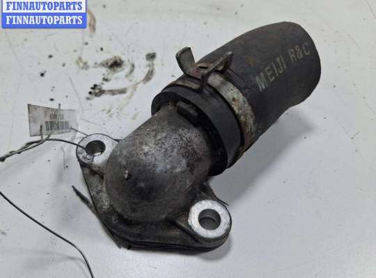 Фланец (тройник) системы охлаждения MT552727 на Mitsubishi Space Wagon (1998-2004)