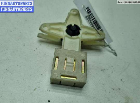 купить Кронштейн крепления на Volkswagen Passat B5