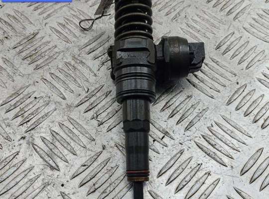 купить Форсунка топливная на Volkswagen Passat B5