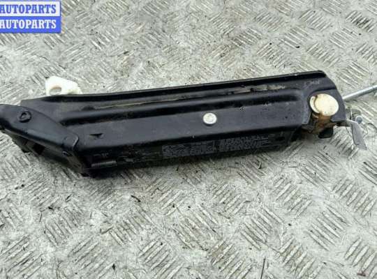 Купить Домкрат на Mercedes C-Class W203 (2000-2006) Домкрат MB1602158 на Mercedes C-Class W203 (2000-2006)