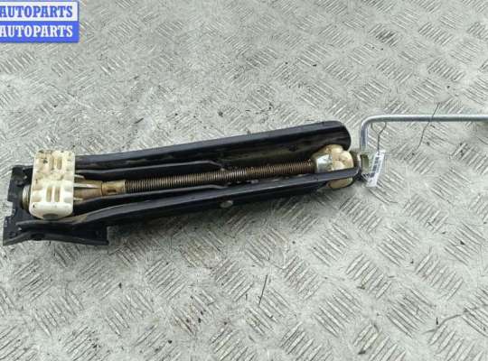 Домкрат на Mercedes-Benz C (W203)