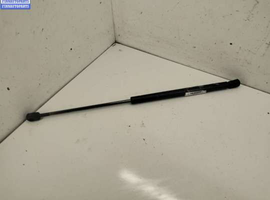 Амортизатор крышки (двери) багажника VG2626520 на Volkswagen Golf-3