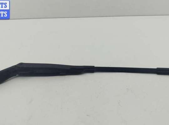 купить Щеткодержатель (поводок стеклоочистителя) передний на Volkswagen Passat B5+ (GP)