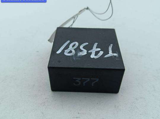 купить Реле стеклоочистителя (дворников) на Volkswagen Passat B5