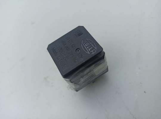 Реле (прочие) OP2211436 на Opel Zafira B (2004-2014)