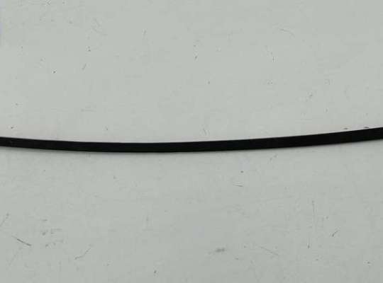 Молдинг лобового стекла VG2761706 на Volkswagen Passat B5+ (GP)