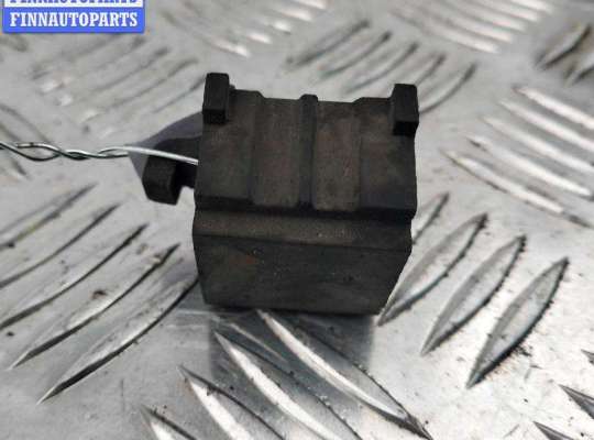 купить Кронштейн радиатора на Volkswagen Passat B5