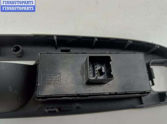 купить Блок кнопок управления стеклоподъемниками на Volkswagen Passat B6