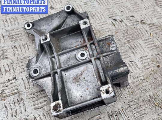купить Кронштейн компрессора кондиционера на Volkswagen Passat B5