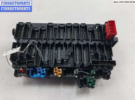 купить Блок предохранителей на Volkswagen Passat B4