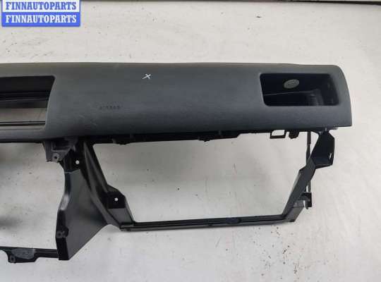 Панель передняя салона (Торпедо) на Volkswagen Bora (1J2)