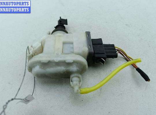 купить Активатор (привод) замка двери передней правой на Volkswagen Passat B4