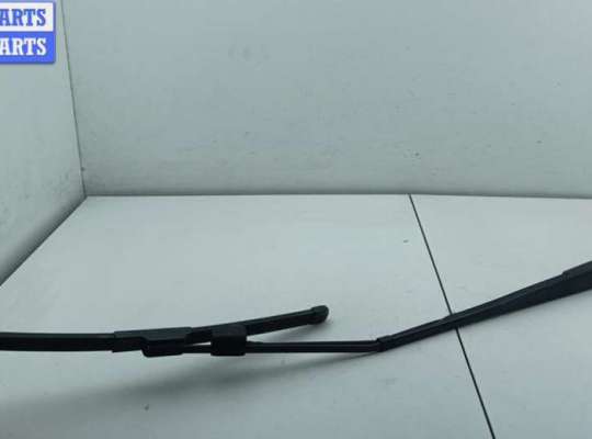 купить Щеткодержатель (поводок стеклоочистителя) передний на Mazda 3 (2018- ) BP